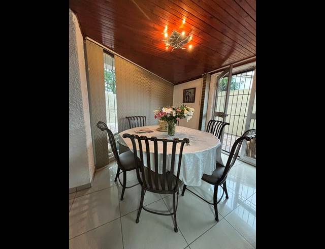 4 BEDROOM HOUSE FOR SALE IN RESERVOIR HILLS